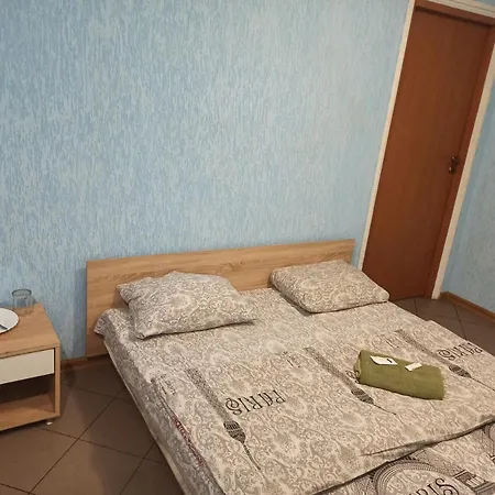 Staryi Dvoryk Hostel *
